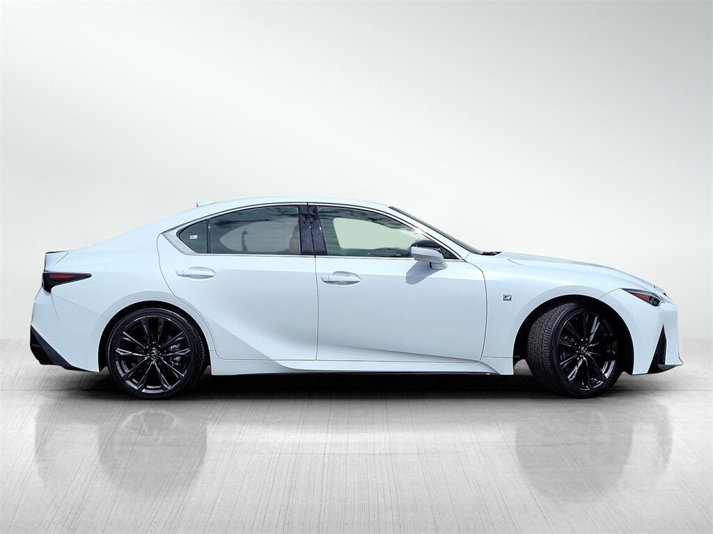 2023 Lexus IS 350 F SPORT photo 3