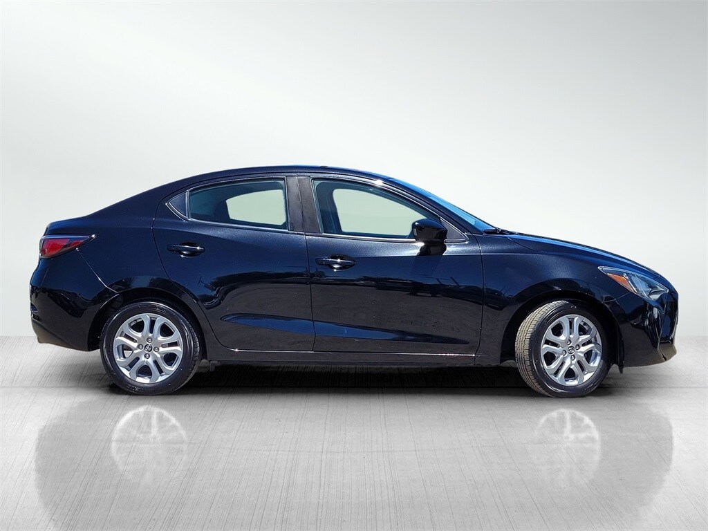 2018 Toyota Yaris iA Base photo 3