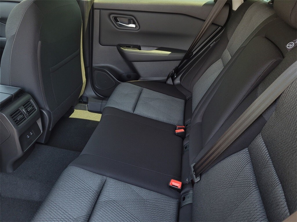 2026 Nissan Rogue SV photo 4