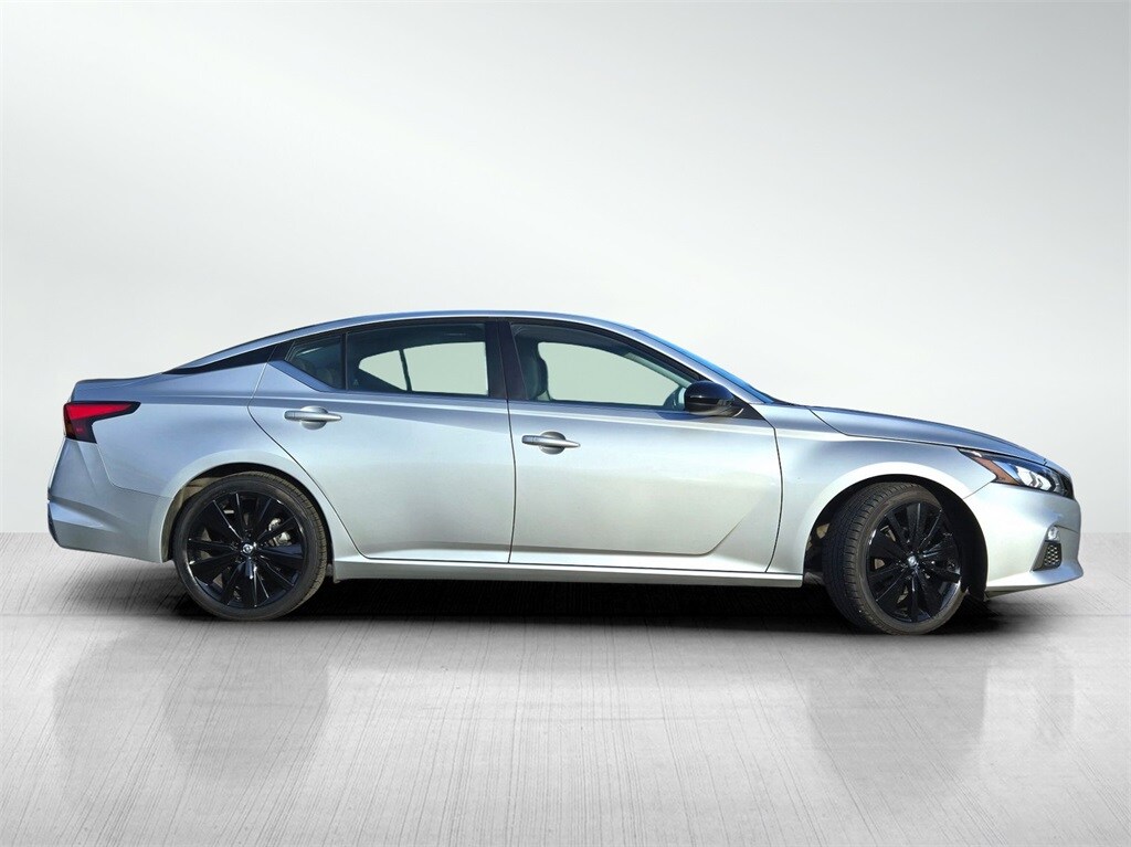 2021 Nissan Altima 2.5 SR photo 3