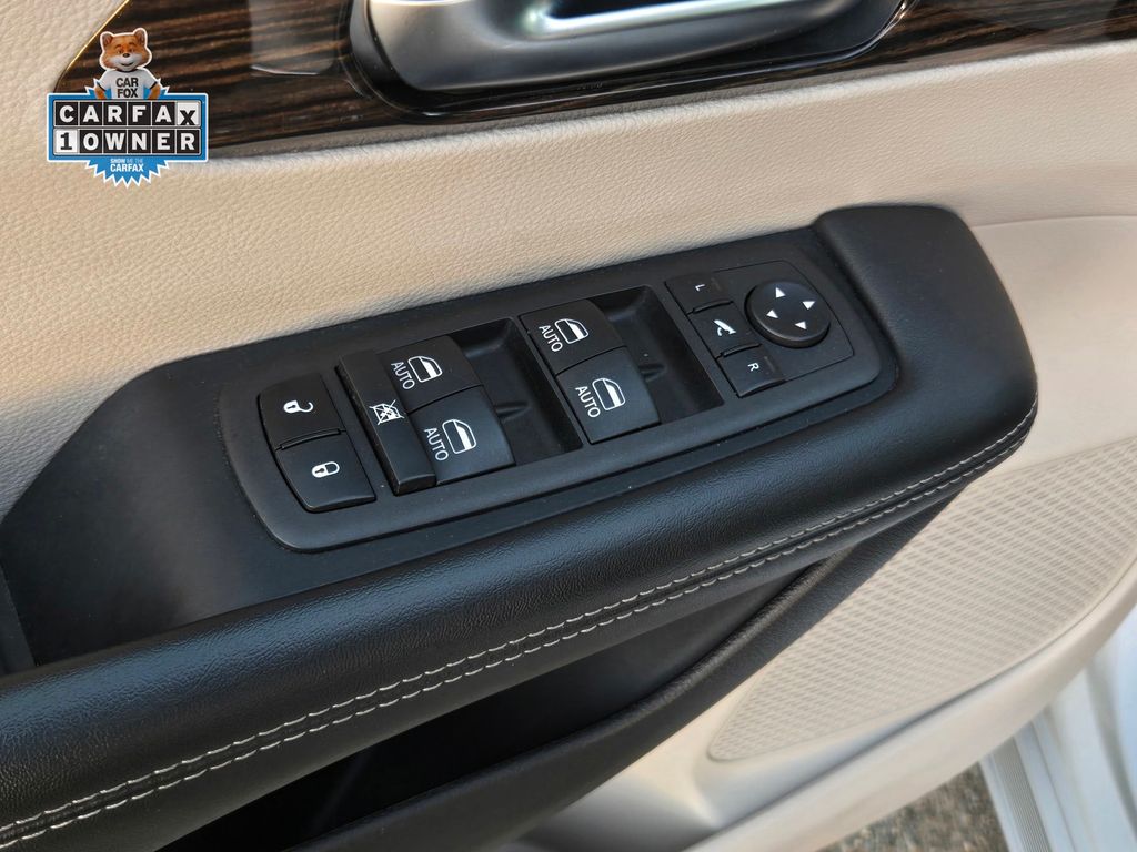2023 Chrysler Pacifica Hybrid Limited - Photo 12