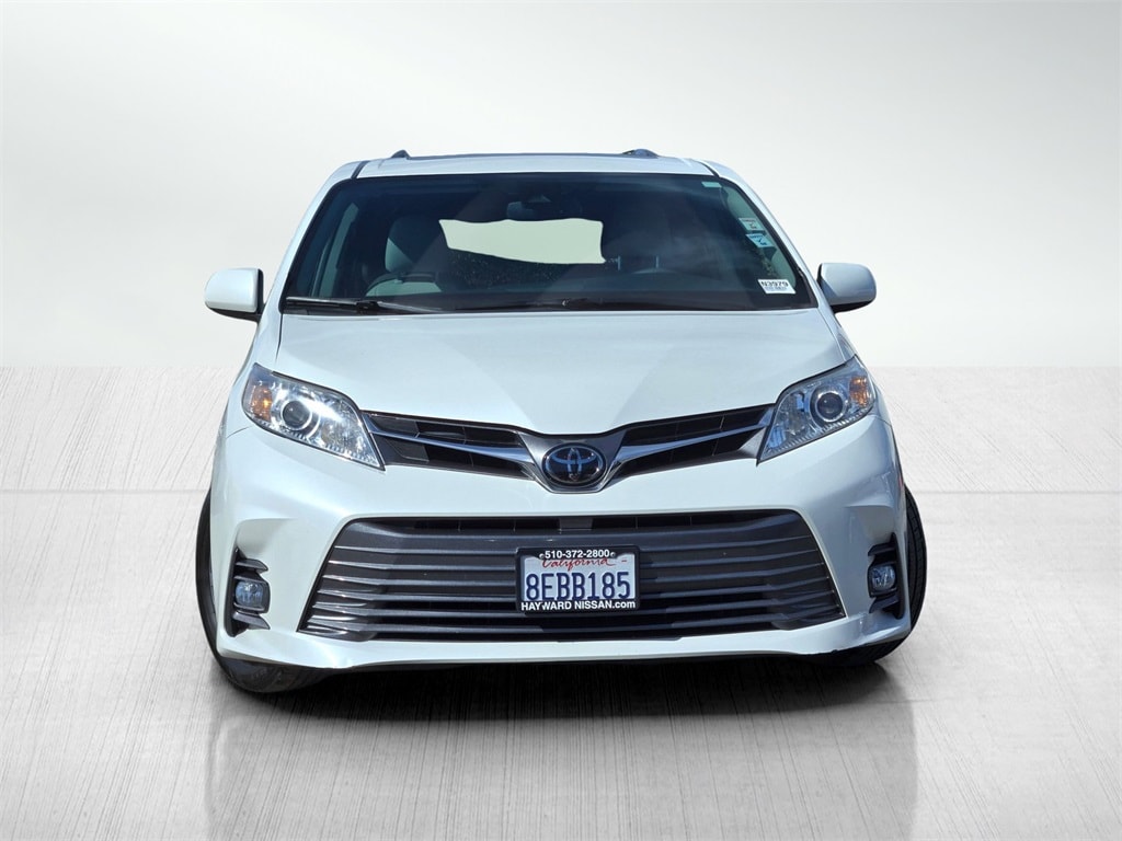 Used 2018 Toyota Sienna XLE Premium Van Passenger Van