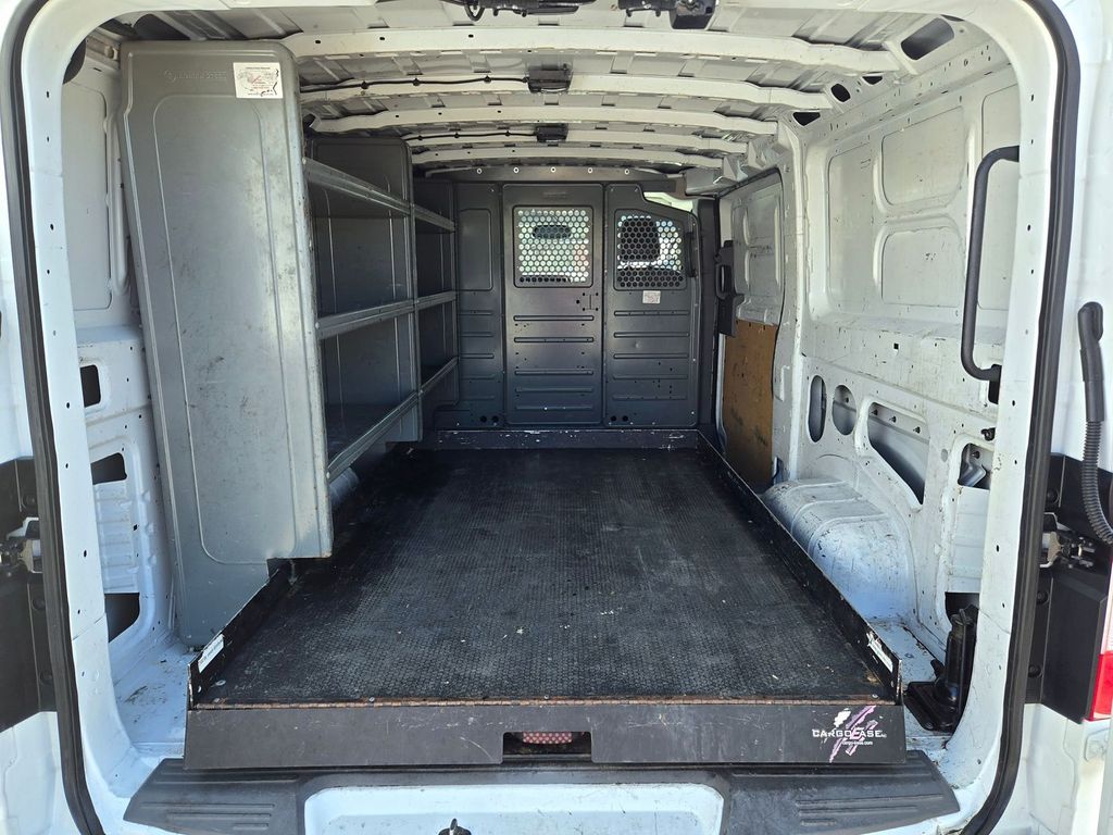 2021 Nissan NV2500 HD S photo 3