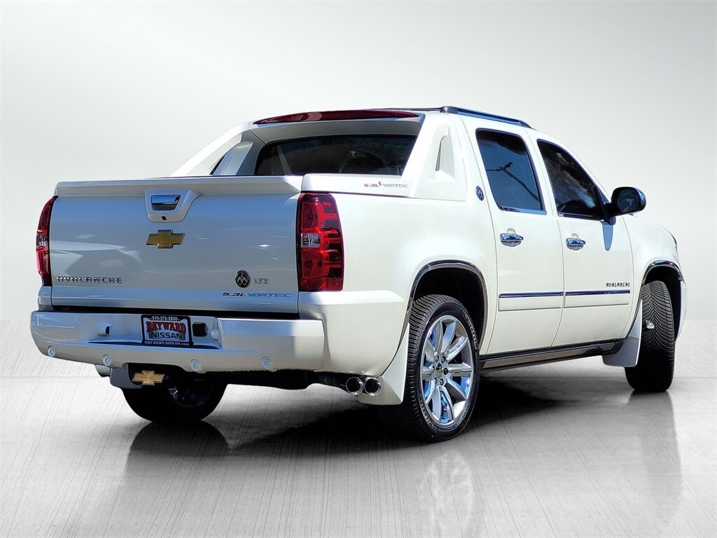 2013 Chevrolet Avalanche LTZ photo 4