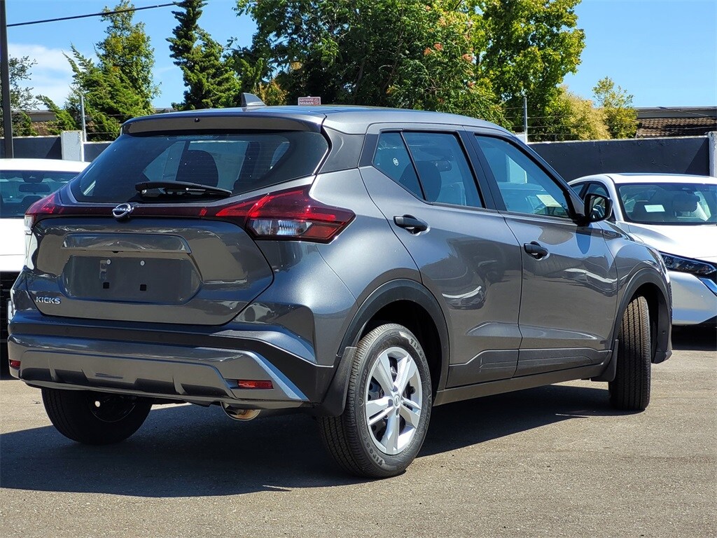 2025 Nissan Kicks Play S photo 3