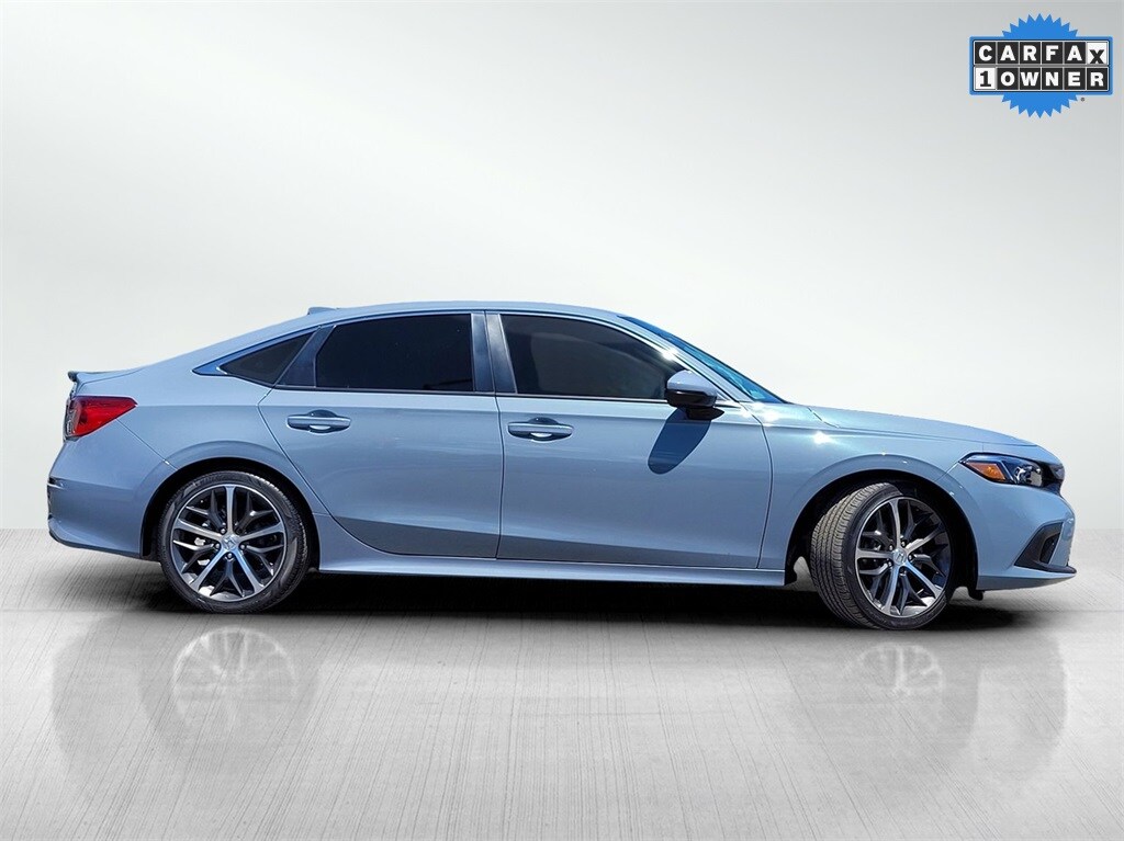 2022 Honda Civic Touring photo 3