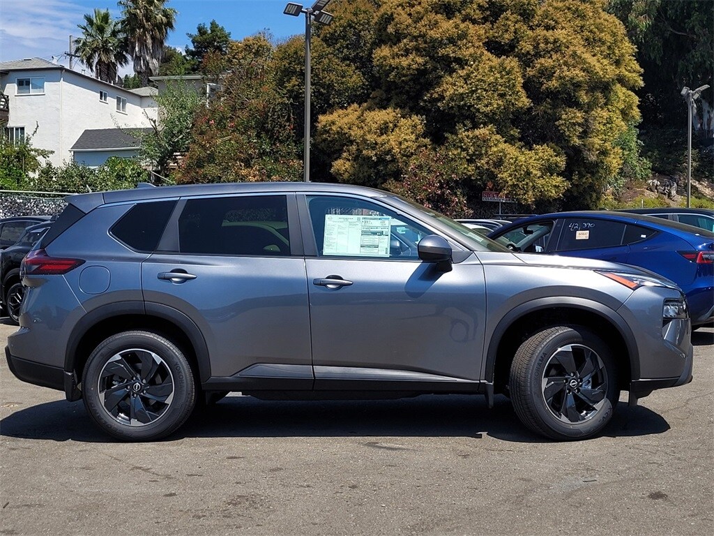 2026 Nissan Rogue SV photo 2