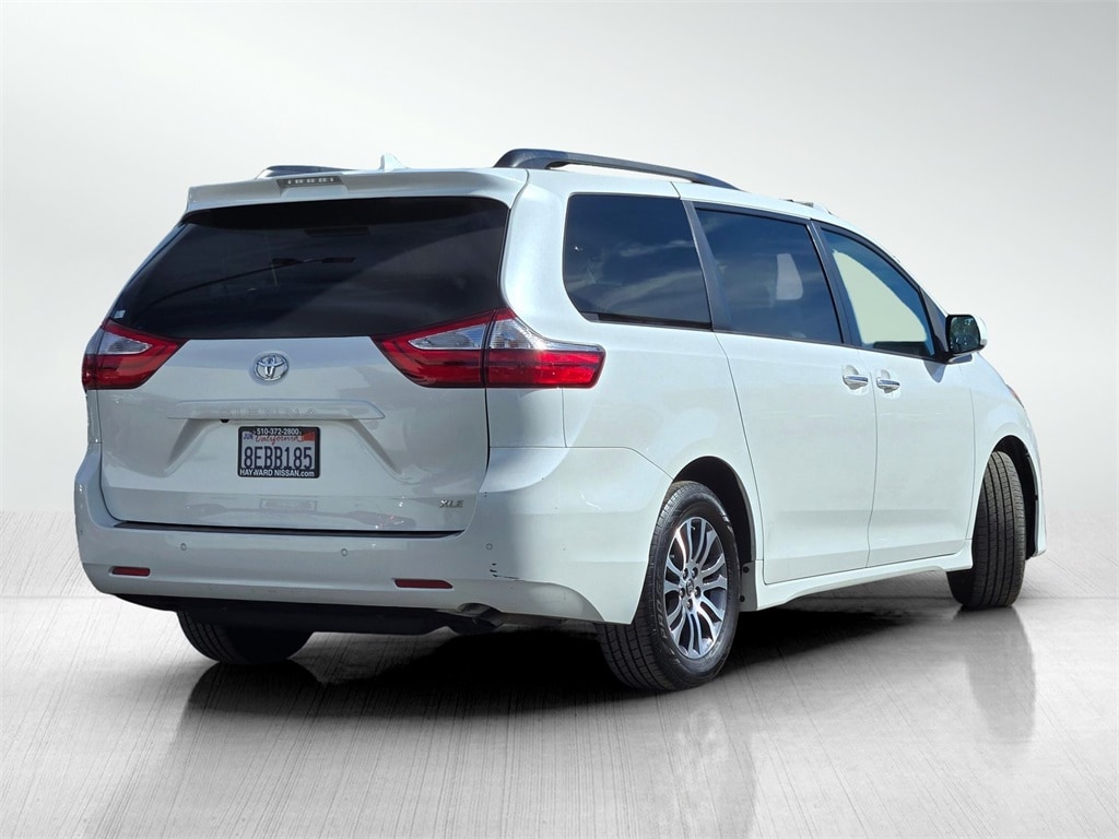 Used 2018 Toyota Sienna XLE Premium Van Passenger Van