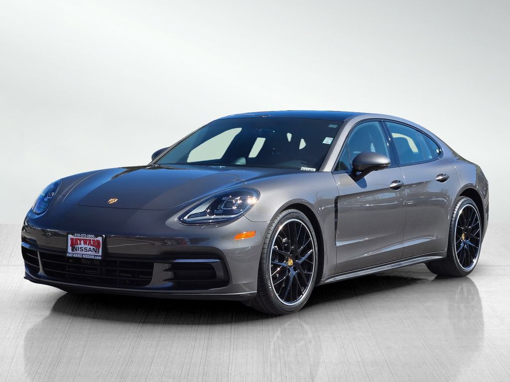2018 Porsche Panamera 4 photo 3