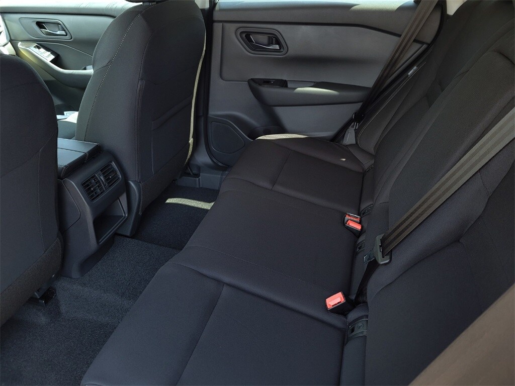 2026 Nissan Rogue S photo 4