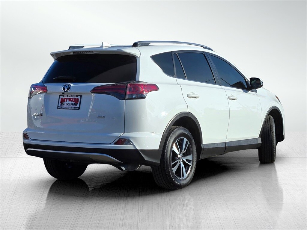 2018 Toyota RAV4 XLE photo 3