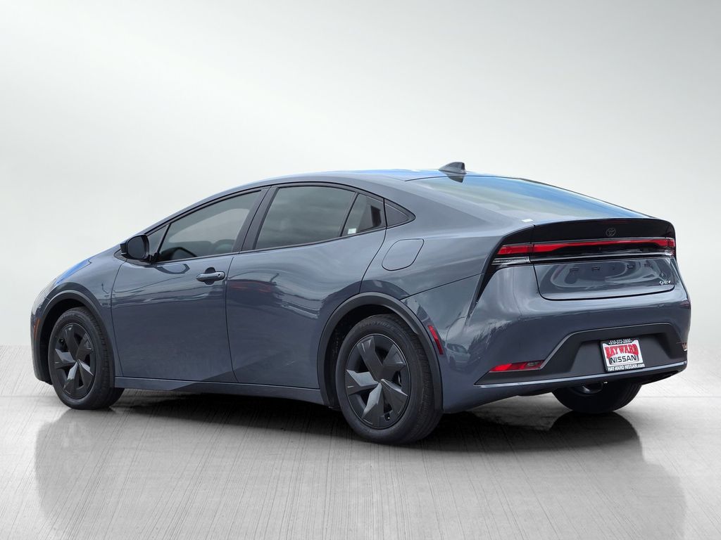 2024 Toyota Prius LE photo 5