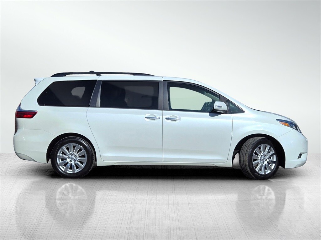 2017 Toyota Sienna Limited photo 2