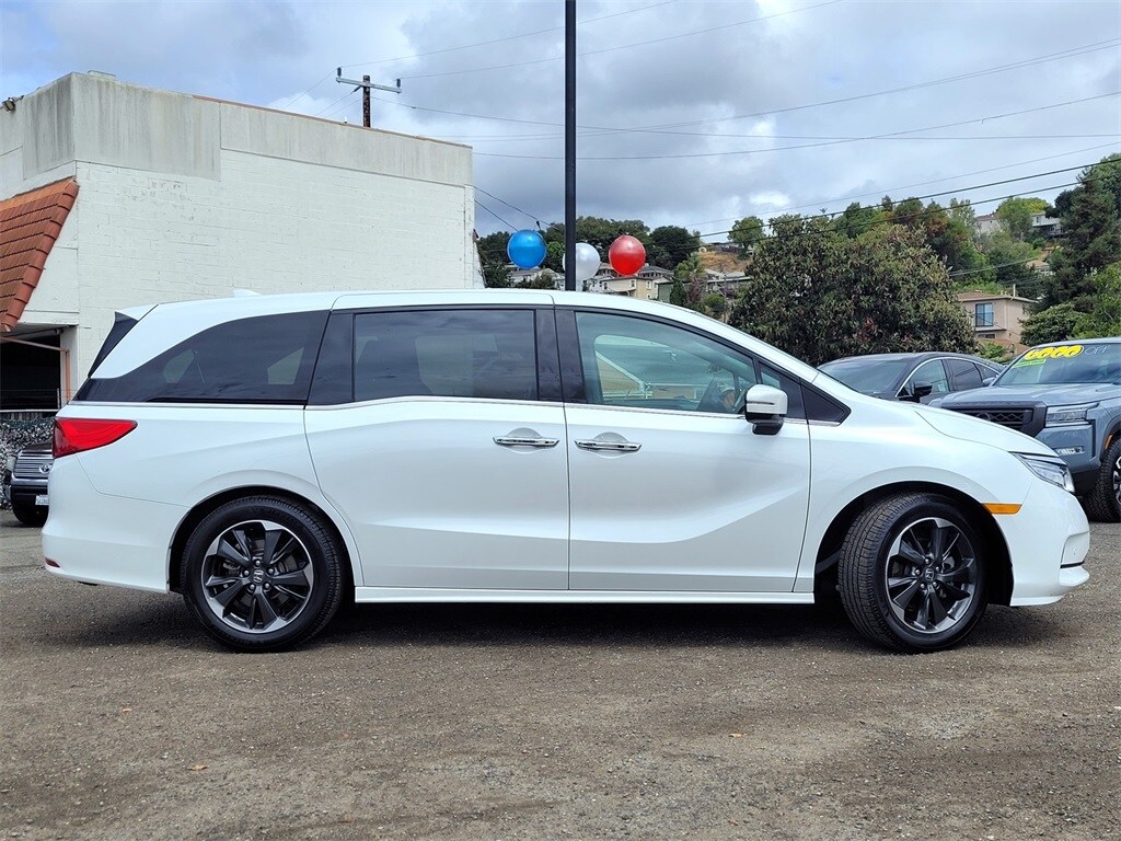 2022 Honda Odyssey Elite photo 3