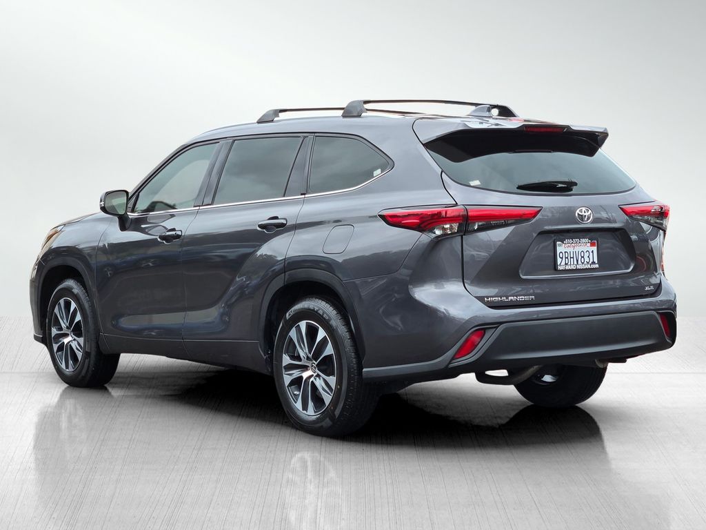 2022 Toyota Highlander XLE photo 6