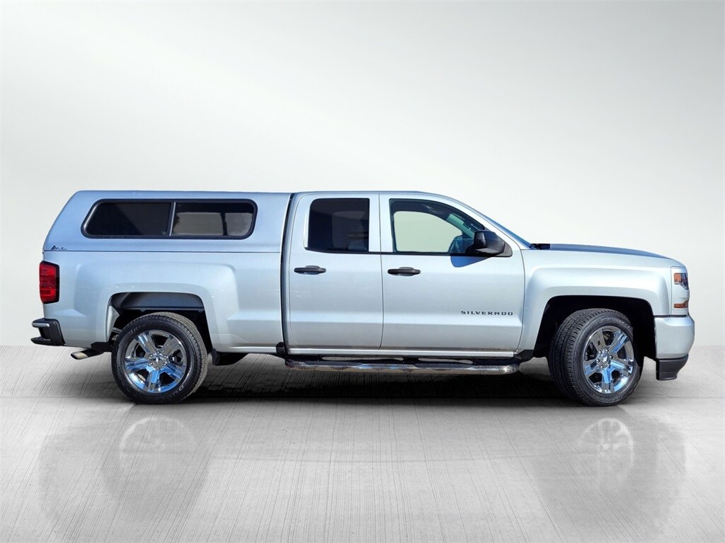2016 Chevrolet Silverado 1500 Custom photo 3