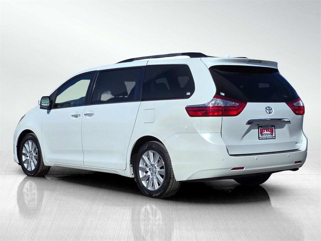2017 Toyota Sienna Limited photo 5