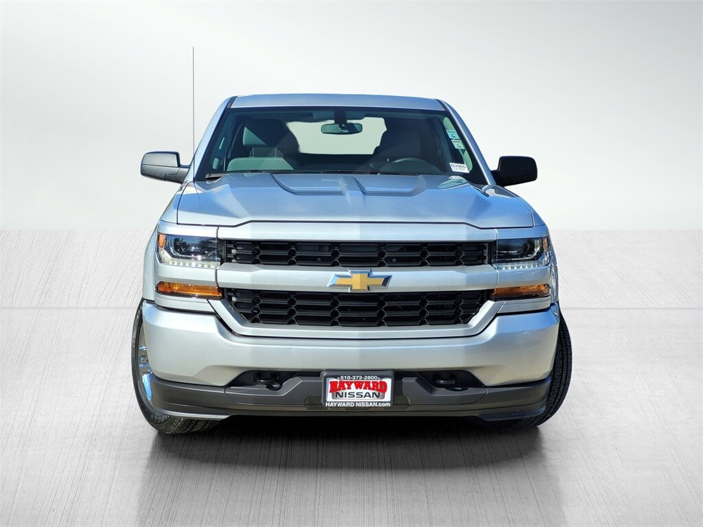 2016 Chevrolet Silverado 1500 Custom photo 2