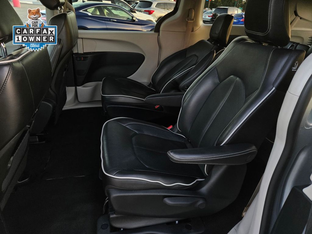 2023 Chrysler Pacifica Hybrid Limited - Photo 13