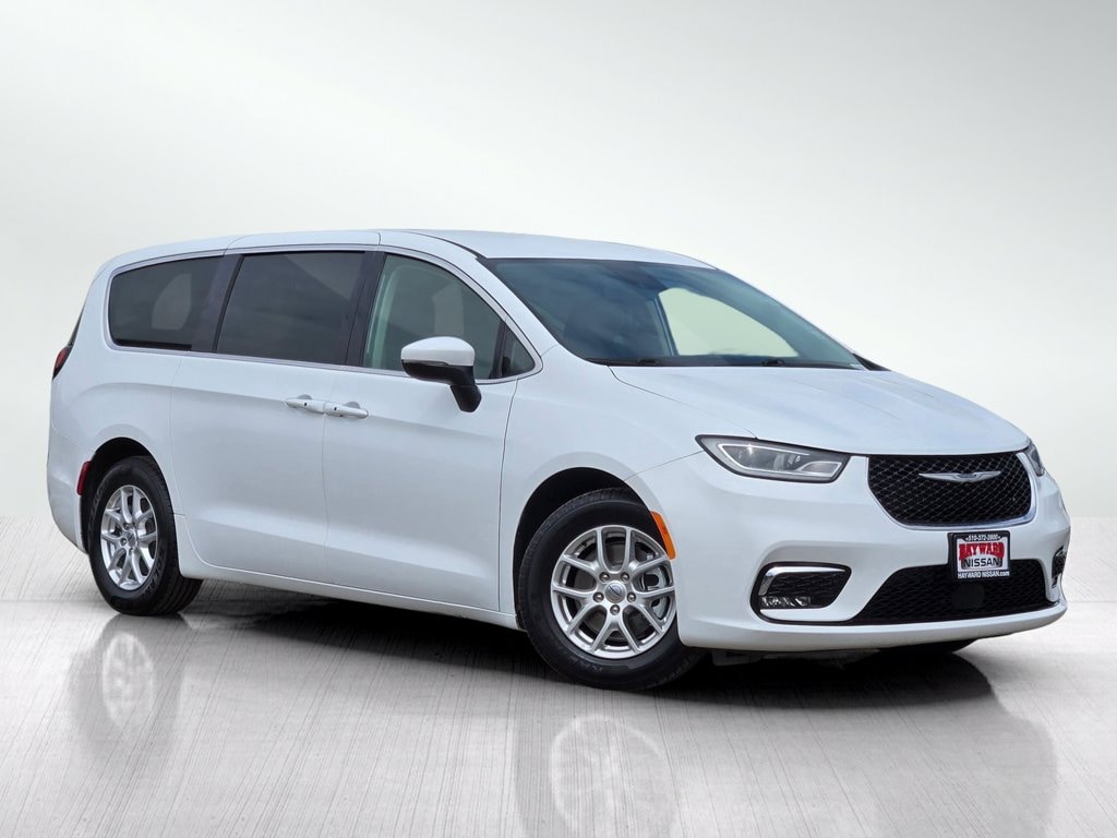 Used 2023 Chrysler Pacifica Touring L Van Passenger Van