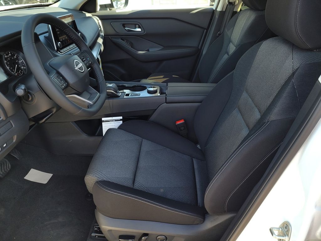 2026 Nissan Rogue SV - Photo 7