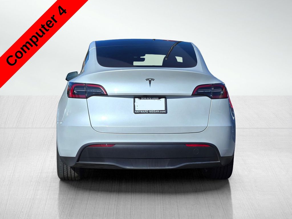 2024 Tesla Model Y Standard Range photo 4
