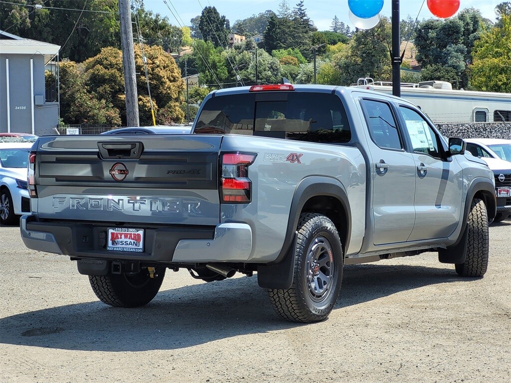 2025 Nissan Frontier PRO-4X photo 3