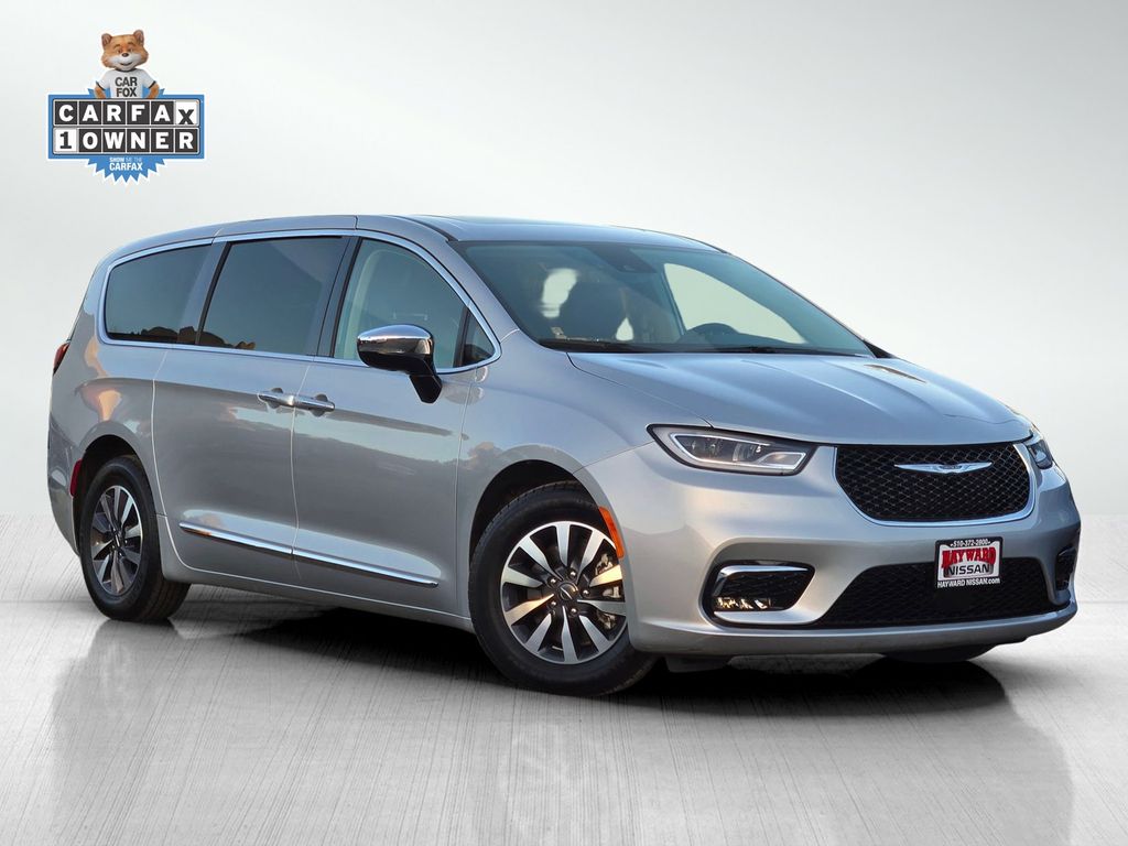 2023 Chrysler Pacifica Hybrid Limited - Photo 2