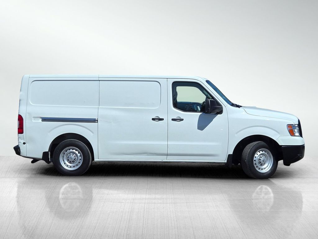 2021 Nissan NV2500 HD S photo 2