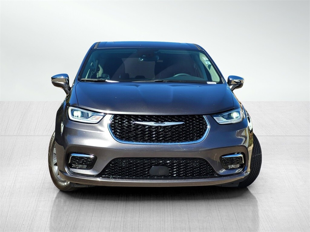 2022 Chrysler Pacifica Hybrid Limited photo 2