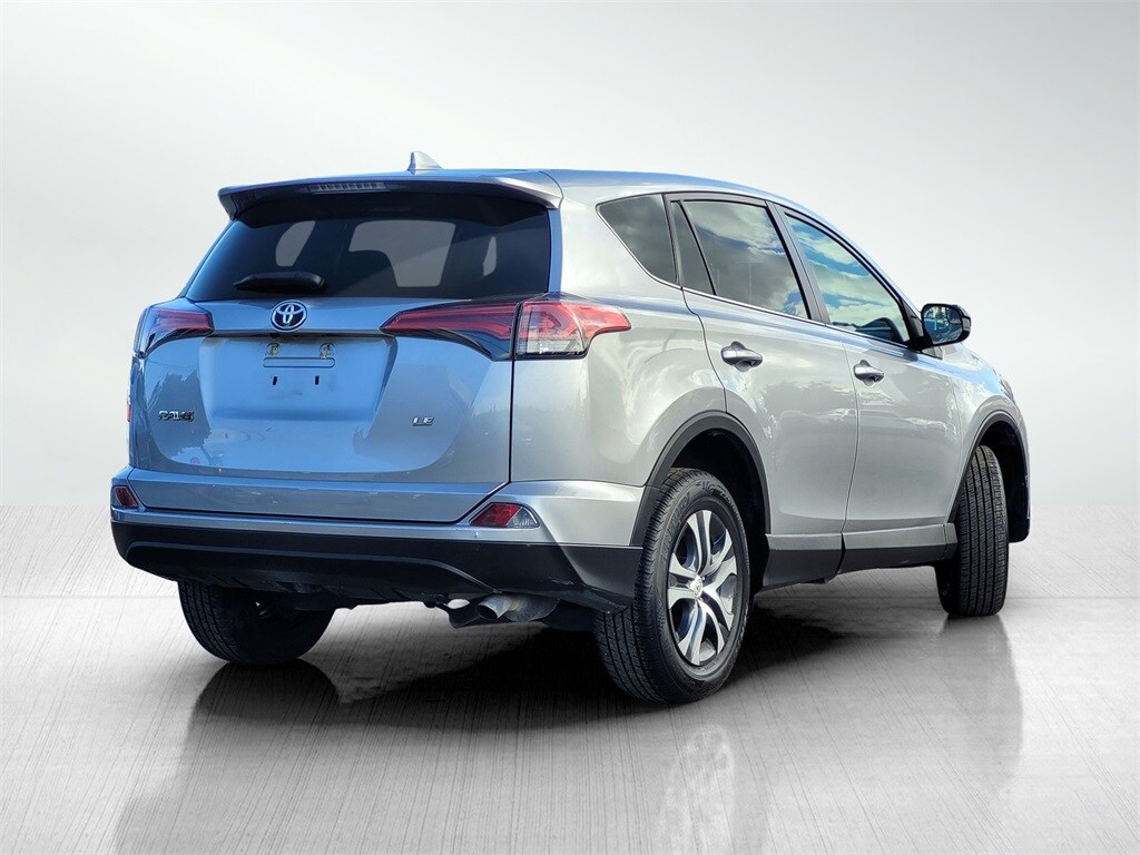 2018 Toyota RAV4 LE photo 2