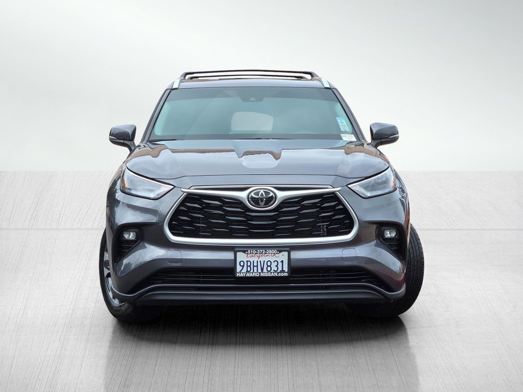 2022 Toyota Highlander XLE photo 2