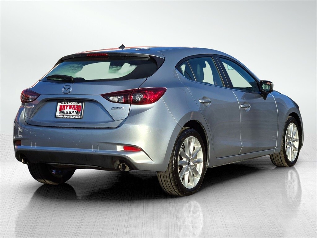 2017 Mazda Mazda3 Touring Hatchback photo 3