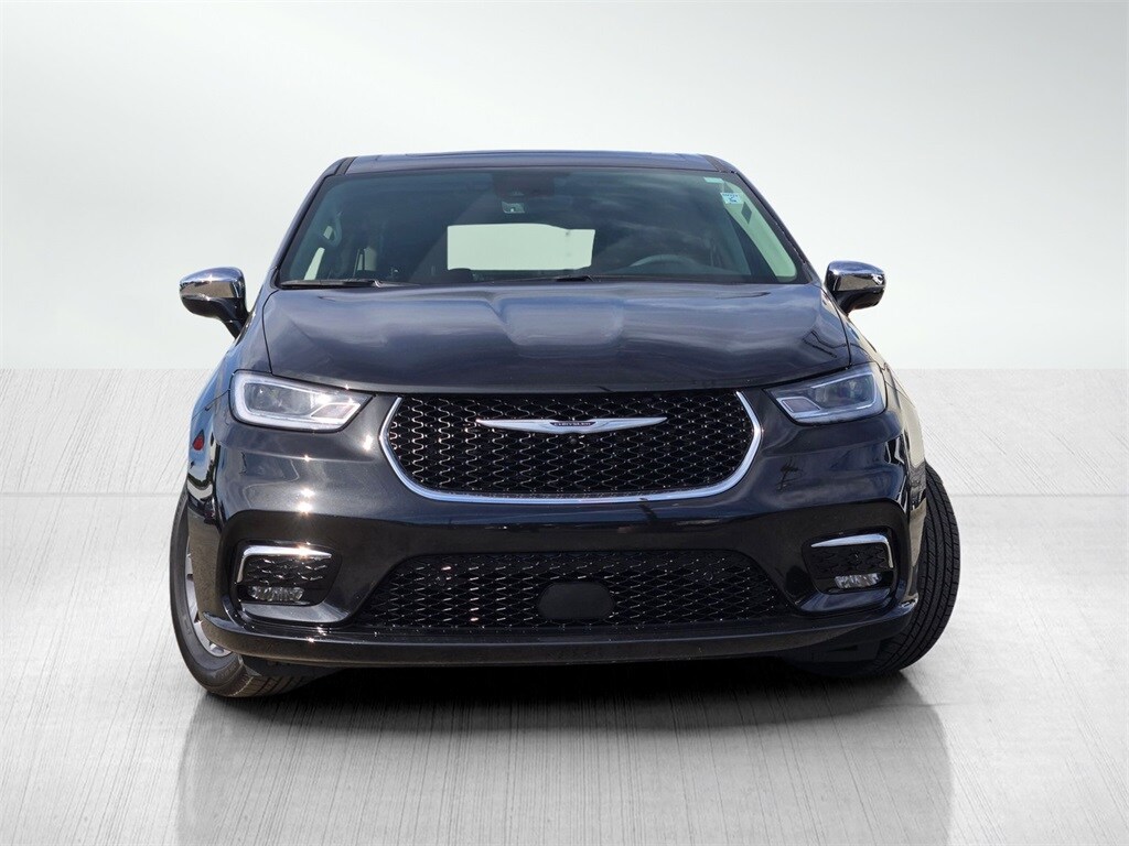 2022 Chrysler Pacifica Hybrid Limited photo 2