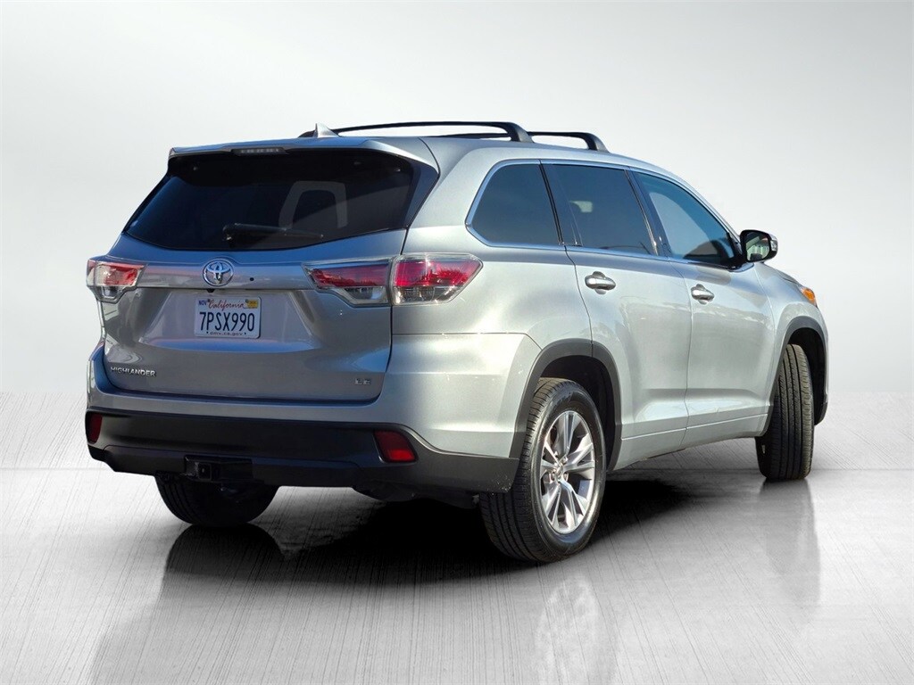 2015 Toyota Highlander LE photo 4