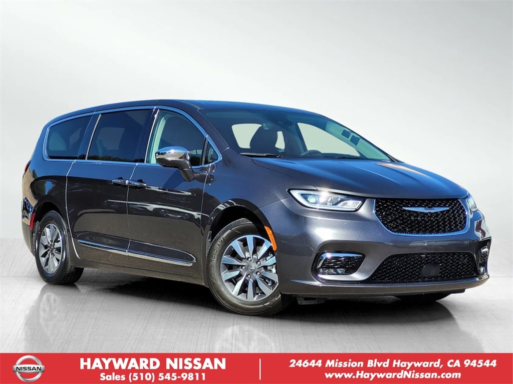 2022 Chrysler Pacifica Hybrid Limited's photo