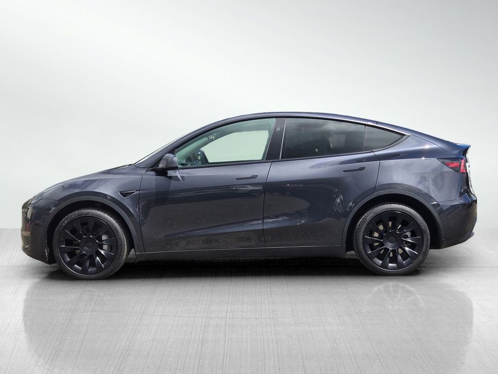 2024 Tesla Model Y Long Range photo 3