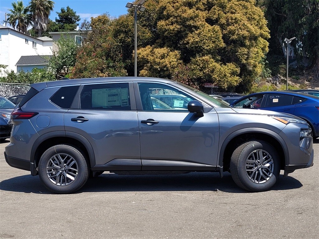 2026 Nissan Rogue S photo 2