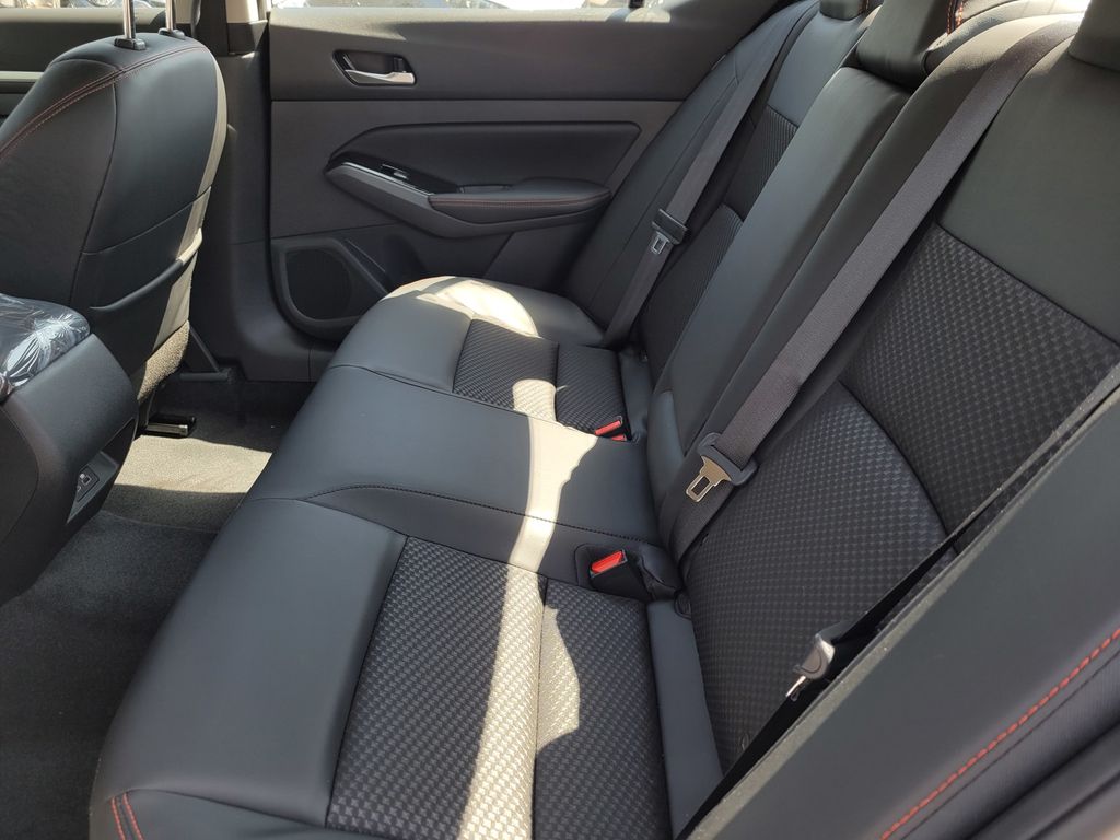 2025 Nissan Altima SR - Photo 4