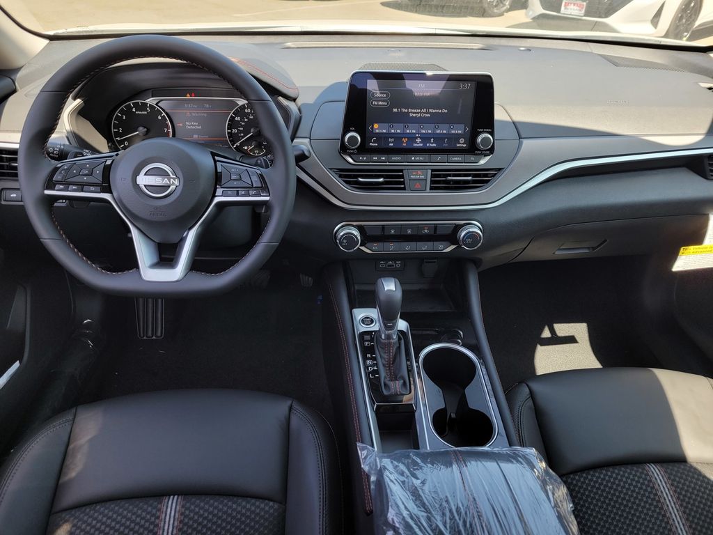 2025 Nissan Altima SR - Photo 5