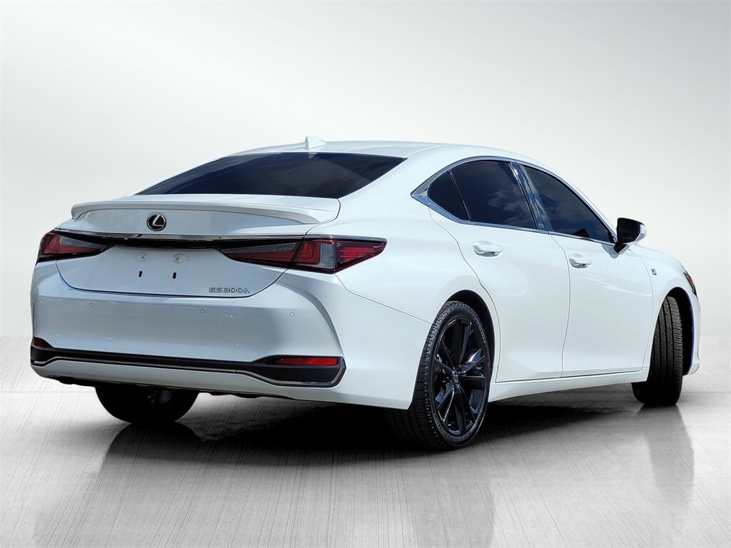 2023 Lexus ES 300h F SPORT photo 4