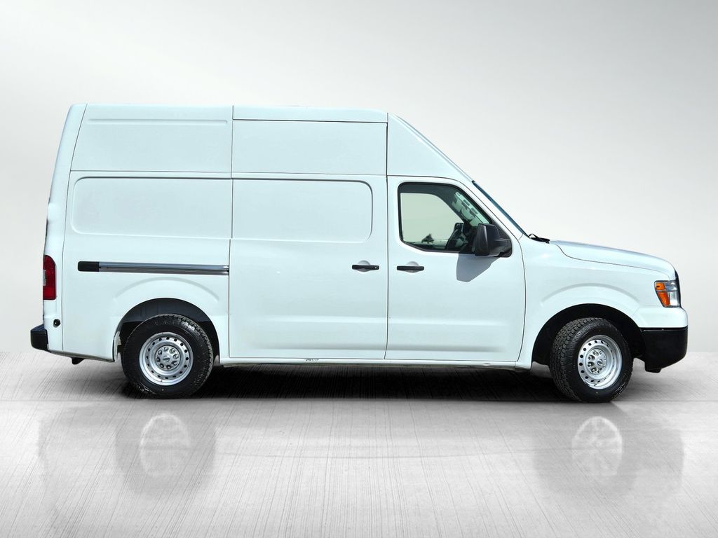 2019 Nissan NV2500 HD S photo 2