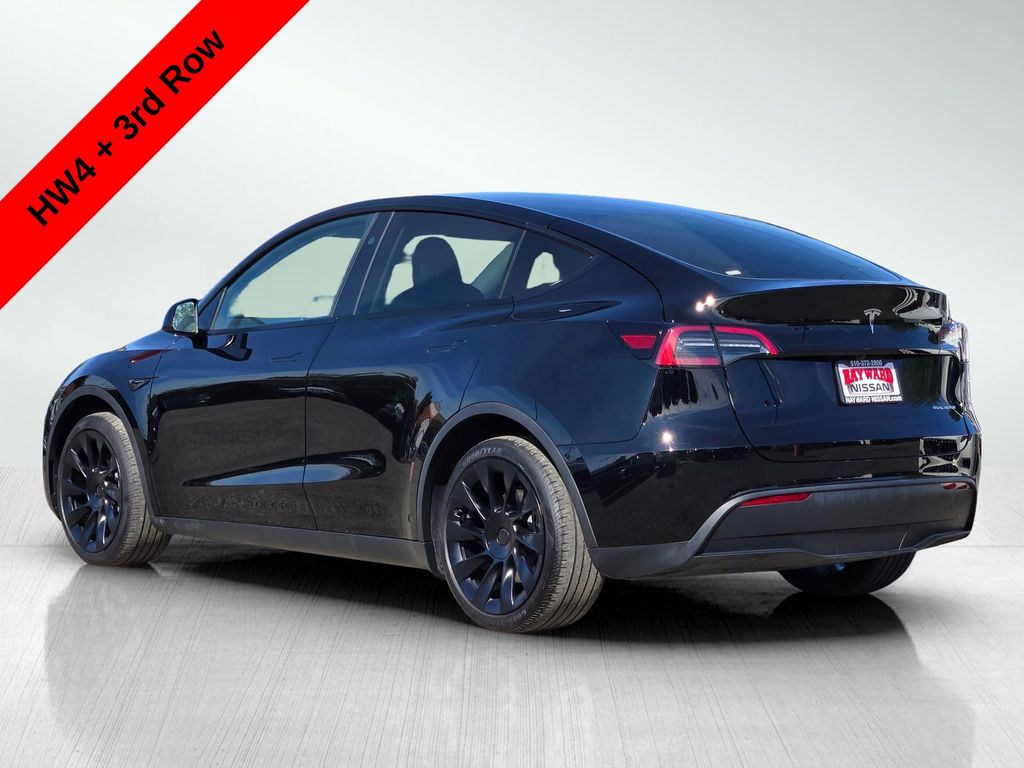 2025 Tesla Model Y Long Range photo 5