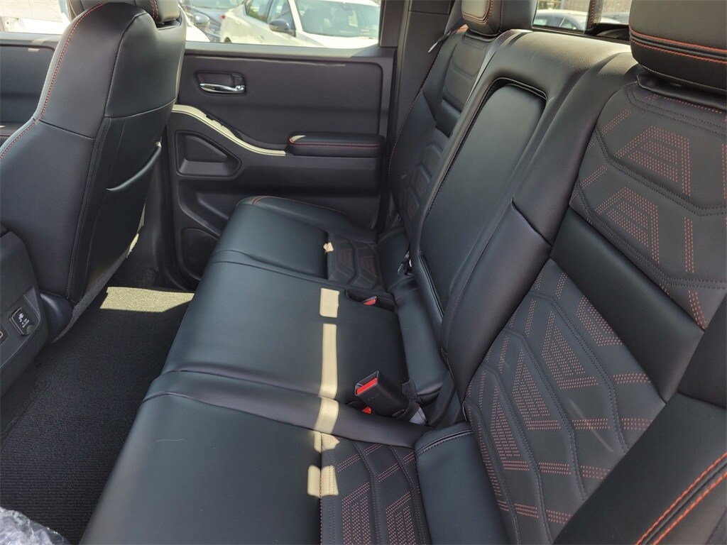 2025 Nissan Frontier PRO-4X photo 4