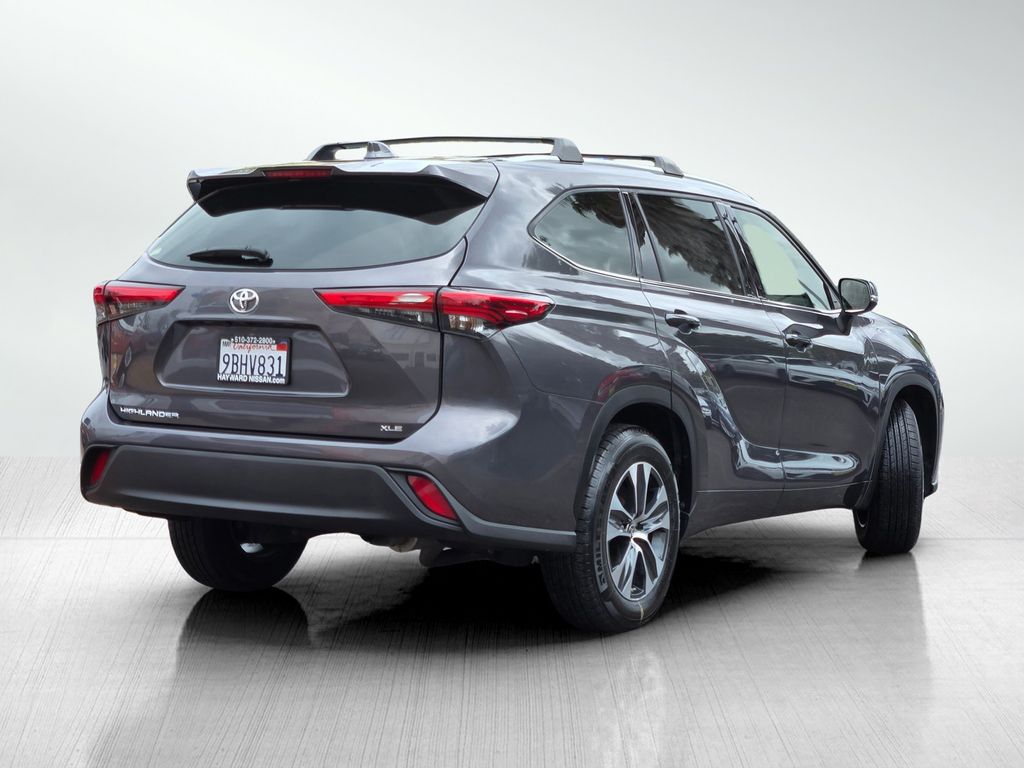2022 Toyota Highlander XLE photo 4