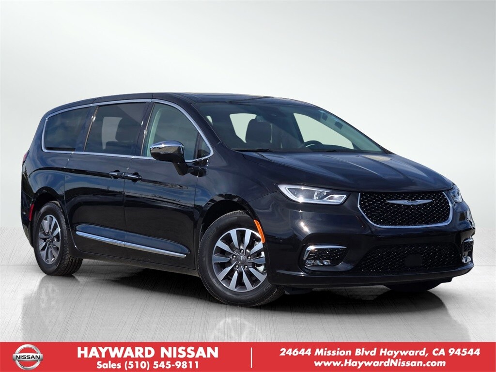 Used 2022 Chrysler Pacifica Hybrid Limited Van Passenger Van
