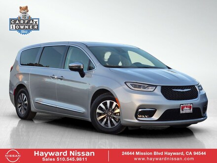 2023 Chrysler Pacifica Hybrid Limited Van Passenger Van