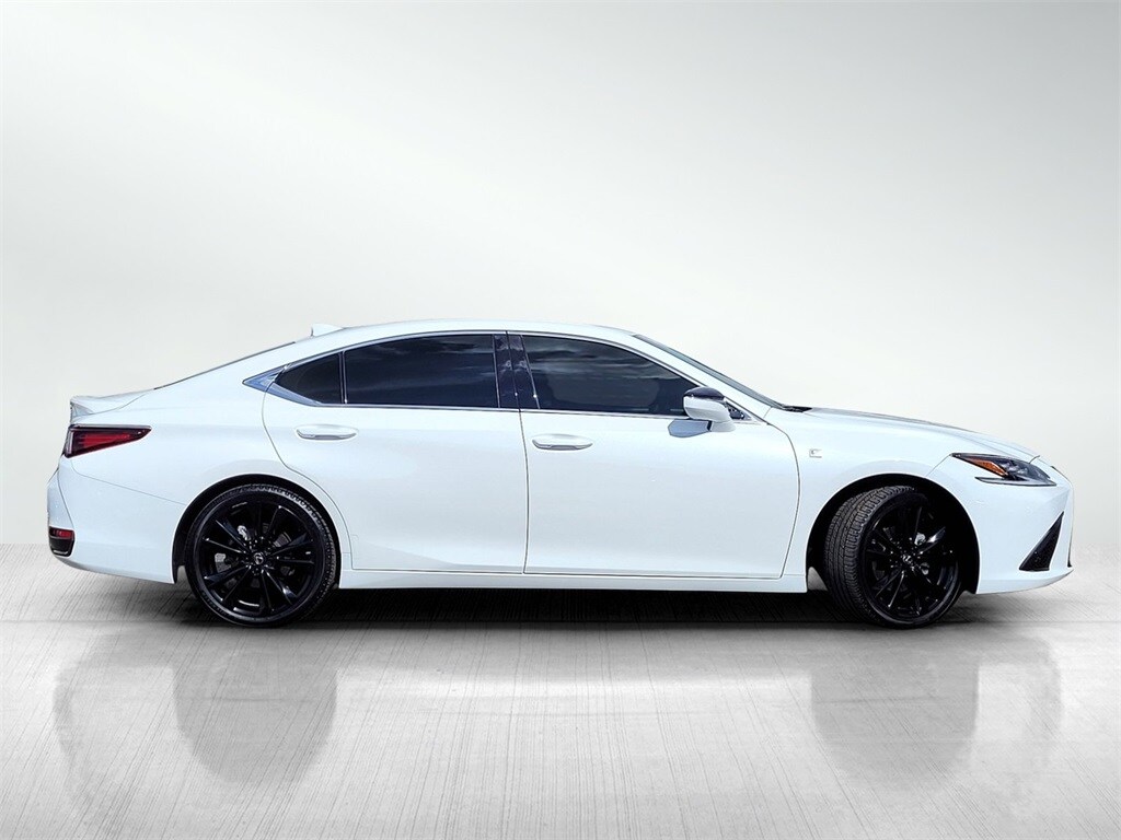 2023 Lexus ES 300h F SPORT photo 3