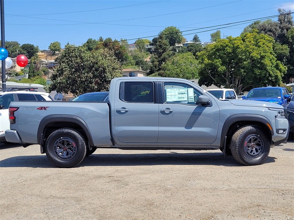 2025 Nissan Frontier PRO-4X photo 2