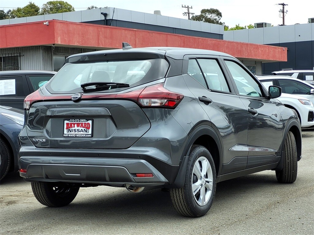 2025 Nissan Kicks Play S photo 3